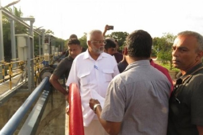 இரணைமடு குளத்திற்கு திடீர் விஜயம் மேற்கொண்ட டக்ளஸ்!