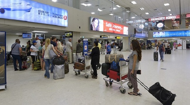 கட்டுநாயக்க சர்வதேச விமான நிலையத்தில்….   2 பேர் கைது!