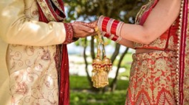 ஊரடங்கால் கணவன் வீட்டுக்கு திரும்ப முடியாமல் தவித்த மனைவி! கோபத்தில் இரண்டாம் திருமணம் செய்த கணவன்!