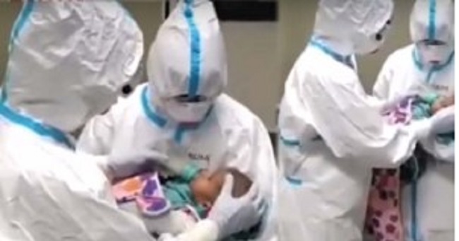 கைக்குழந்தையின் பசியைப் போக்க தாயாக மாறிய செவிலியர்கள்! கலங்க வைக்கும் காட்சி!!