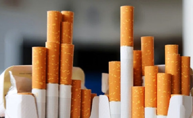 ஊரடங்கு அமுலில் உள்ள நிலையில் சட்டவிரோதமாக சிகிரெட் விற்பனை செய்த பெண்ணுக்கு நேர்ந்த விபரீதம்!