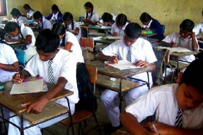 க.பொ.த உயர்தர பரீட்சையை பிற்போடும் எண்ணமில்லை! கல்வியமைச்சர் டலஸ்