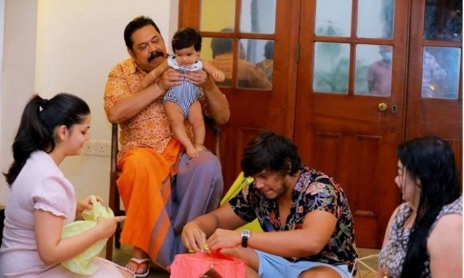 மஹிந்த வீட்டில் களைகட்டும் வெசாக் கொண்டாட்டம்