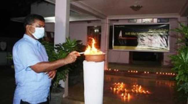 முள்ளிவாய்க்காலில் உயிர்நீர்த்த உறவுகளுக்கு கிளிநொச்சியில் நினைவஞ்சலி!