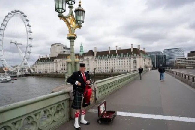 லண்டனில் ஊரடங்கு தளர்த்தப்பட்ட நிலையில் பொதுமக்கள் கடற்கரையில் செய்த மோசமான செயல்!