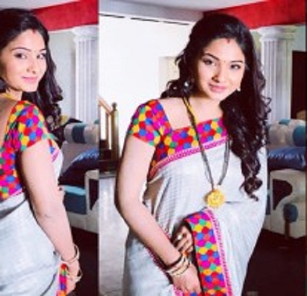 துளியும் மேக்கப் இல்லாமல் பிரபல நடிகை சரண்யா!