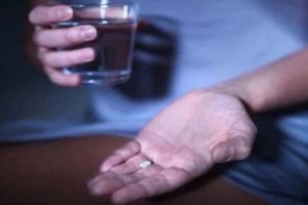 காய்ச்சலுக்கு மாத்திரை தருவதாகக் கூறி, பெற்ற தகப்பன் செய்த கொடூர செயல்!