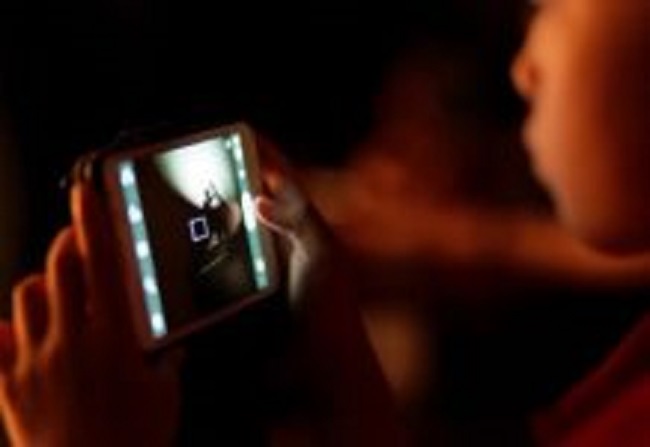 இளம்பெண்ணிற்கு தொலைபேசியில் சில்மிசம்: அரச உத்தியோகத்தர் ஒருவர் கைது