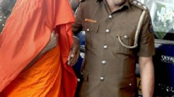 இராணுவ வீரரின் மனைவிக்கு தொந்தரவு கொடுத்த பிக்கு! பின் நடந்தது என்ன தெரியுமா ??