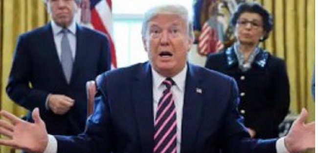 வெளிநாட்டினருக்கு கிரீன் கார்டு வழங்குவதை நிறுத்தியது ஏன்?  டிரம்ப் விளக்கம்