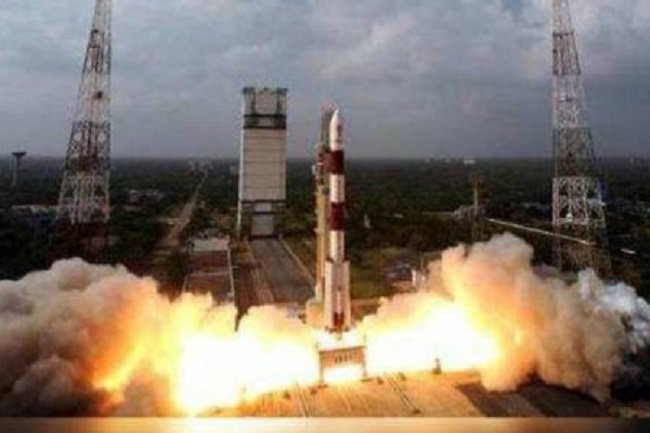 ரஷ்யாவை முறியடிக்க நிலவில் அணுஆயுதத்தை வெடிக்க வைக்க திட்டமிட்ட அமெரிக்கா! வெளியான தகவல்!