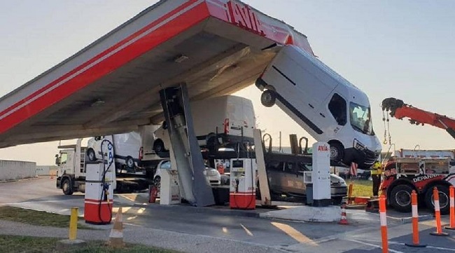 பிரான்ஸில் நம்பமுடியாத அளவில் இடம்பெற்ற விபத்து சம்பவம்.. வெளியான புகைப்படம்