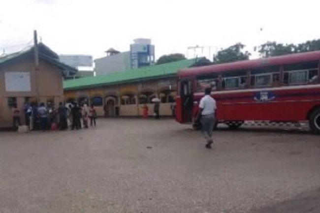 யாழ்.பேருந்து நிலையத்தில் மூன்று இளைஞர்கள் கைது! வெளியான காரணம்