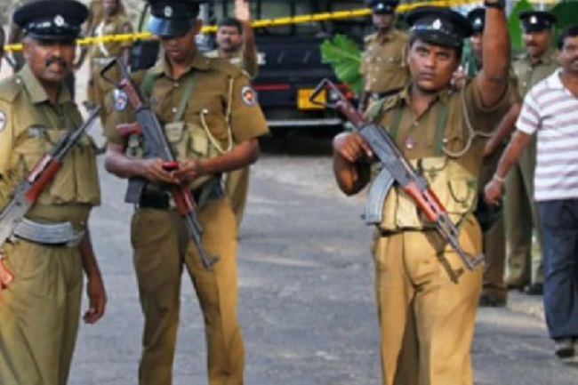 யாழில்  அரச உத்தியோகஸ்த்தர் மீது வாள்வெட்டு!