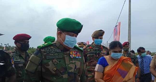 வடக்கு அப்பாவி தமிழர்களிற்காக இராணுவம் வீதியில் இறங்கி வேலை செய்கிறது: இராணுவத்தளபதி!