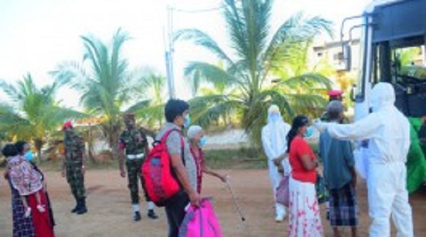 தனிமைப்படுத்தப்பட்ட பெண்கள் வீடுகளிற்கு அனுப்பி வைப்பு..எங்கு தெரியுமா ??