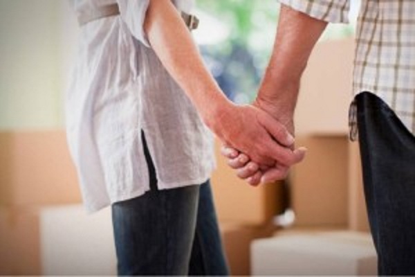 கட்டிய கணவனுக்கு தெரியாமல் வேறு ஒரு நபருடன் உறவு வைத்த மனைவி!