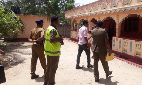 வீட்டில் இருந்தவர்களை வாளினை காட்டி அச்சுறுத்தி தாக்கிவிட்டு நகைகள் திருட்டு!