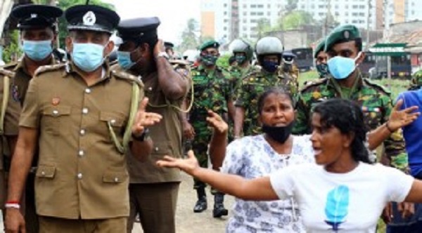 கொழும்பின் புறநகர் பகுதியான அங்குலான பொலிஸ் நிலையத்திற்கு முன்னால் நேற்று பெரும் பதற்ற நிலை!