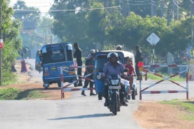 யாழில் சோதனைச்சாவடியில் மோட்டார் சைக்கிளில் வந்தவரால் இராணுவச்சிப்பாய்க்கு நேர்ந்த விபரீதம்!