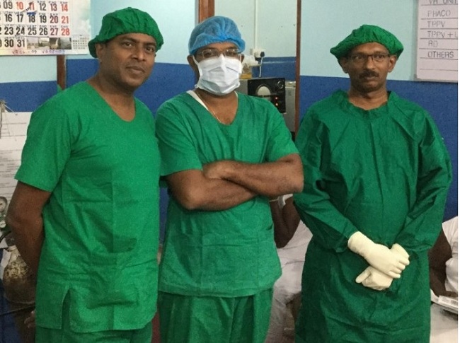 சிங்கள மக்களால் கடவுளாக பார்க்கப்படும் யாழ் தமிழ் வைத்தியர்!!