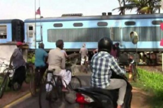 தொலைபேசியால் காலையிழந்த பரிதாபம்!