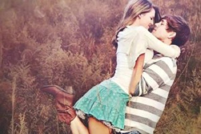 பெண்கள் ஆண்களை கட்டியணைக்க இவ்வளவு காரணம் இருக்கா?..