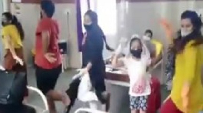 கொரோனாவிலிருந்து மீண்ட மகிழ்ச்சி… வார்டிலே செம குத்தாட்டம் போட்ட குடும்பம்…