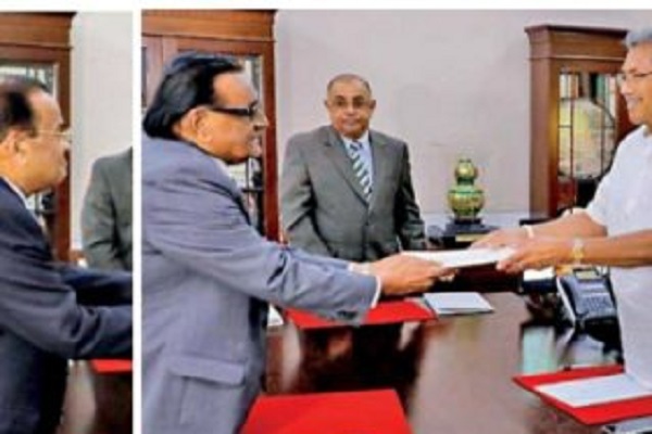 வடமேல்- ஊவா ஆளுனர்கள் பதவிகளை மாற்றிக் கொண்டனர்!