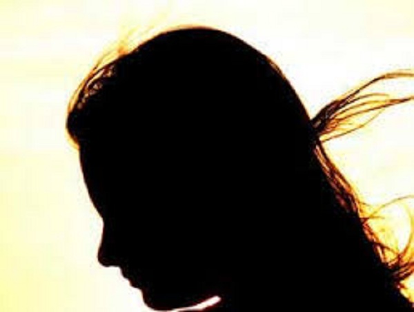 15 வயது மாணவனை வீட்டுக்கு அழைத்து உறவு வைத்த சிங்கள பெண்!