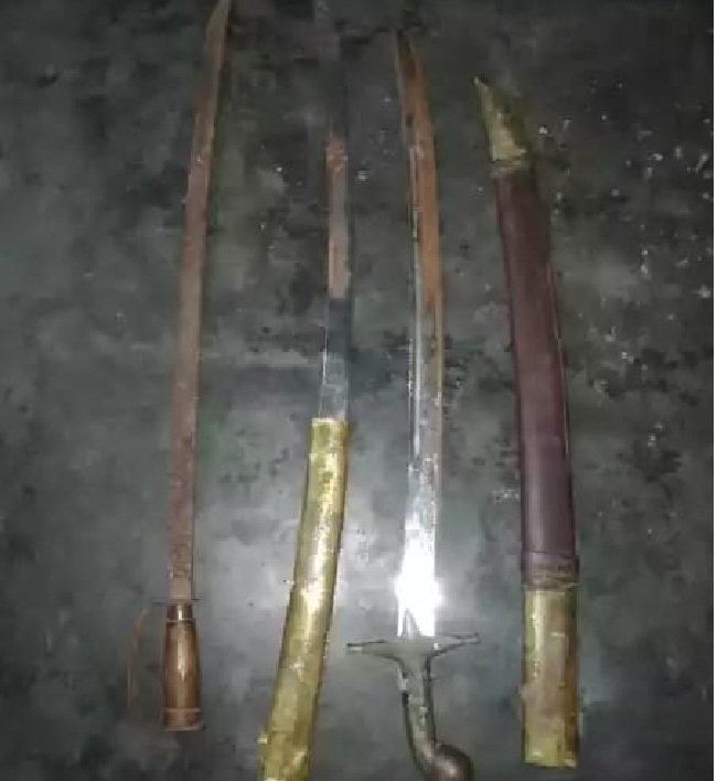 யாழ்ப்பாணத்தில் வாள் வியாபாரி கைது!