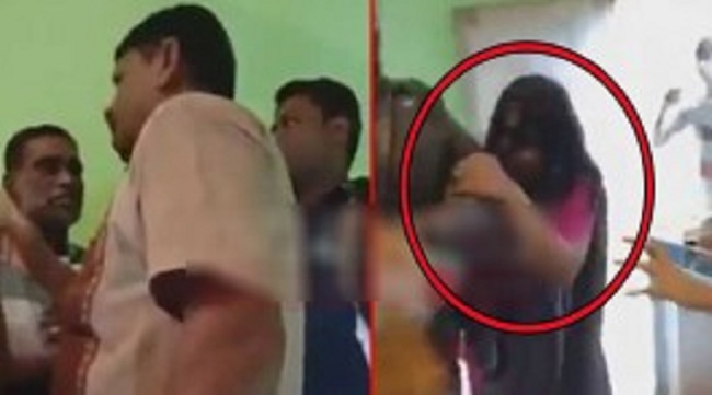 கைது செய்ய சென்ற பொலிஸாரின் கையை கடித்த பெண்!