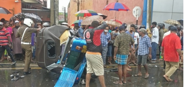 இலங்கையில் கோர விபத்து: 2 பேர் பலி!