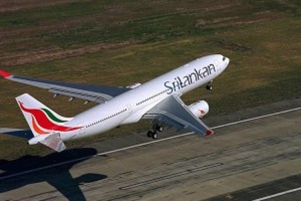 வெளிநாடுகளில் வசிக்கும் இலங்கையர்கள் நாடு திரும்ப தடை ..!!