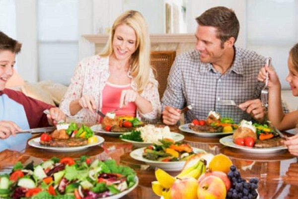 இந்த பழங்களை மறந்தும் கூட சேர்த்து சாப்பிட்டு விடாதீர்கள்!