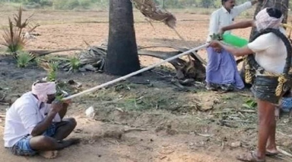 கோப்பாய் கல்வியற்கல்லூரி தனிமைப்படுத்தல் முகாமில் இருந்தவர்களுக்கு மதில் மேலாக கள்ளு வினியோகம் செய்த 8 பேர் கைது!!