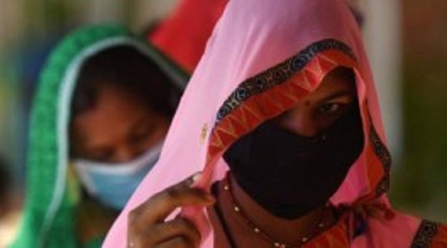 திருமணமான பெண்ணை வற்புறுத்தி சீரழித்த 17 வயது சிறுவன்!