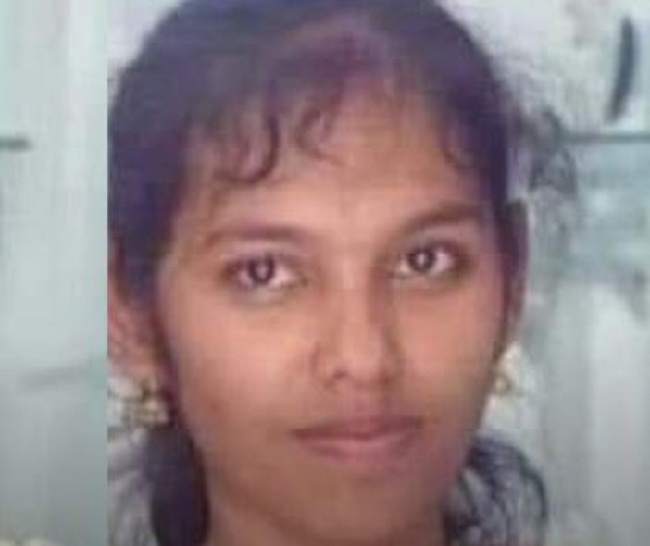 யாழ்ப்பாணத்தில் சாமியறைக்குள் துாக்கில் தொங்கி மரணமான 22 வயது யுவதியின் சாவிற்கான உண்மையான காரணம் என்ன?