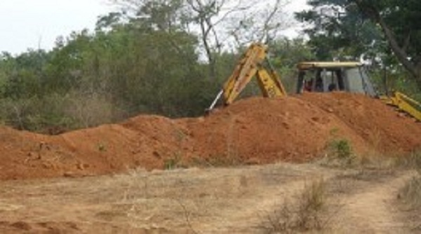 விடுதலைப் புலிகளின் ஆயுதங்களை தேடி திருகோணமலையில் அகழ்வுப்பணி..!!