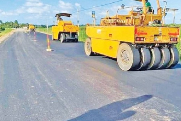 வீதி திருத்த பணியில் ஈடுபட்டிருந்த தொழிலாளி பரிதாப பலி..!!