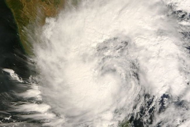 இலங்கைக்கு பெரும் ஆபத்தாக மாறியுள்ள சூறாவளி!