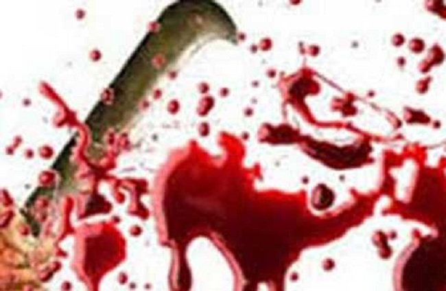 சாவகச்சேரி பகுதியில் வீடு புகுந்து குடும்ப பெண் மீது வாள்வெட்டு!