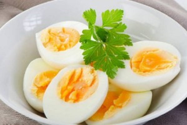 உங்கள் எடையை வேகமாக குறைக்க ஒரு நாளைக்கு எத்தனை வேகவைத்த முட்டை சாப்பிடலாம் தெரியுமா?