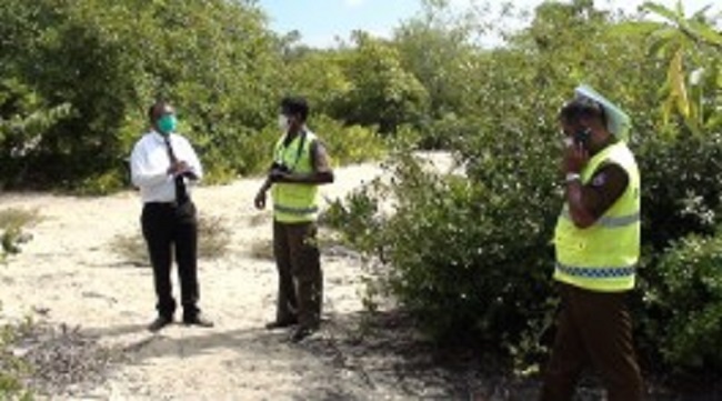 திருகோணமலை மாவட்டத்தில் மரத்தில் தொங்கிய நிலையில் ஆணொருவரின் சடலம் மீட்பு!