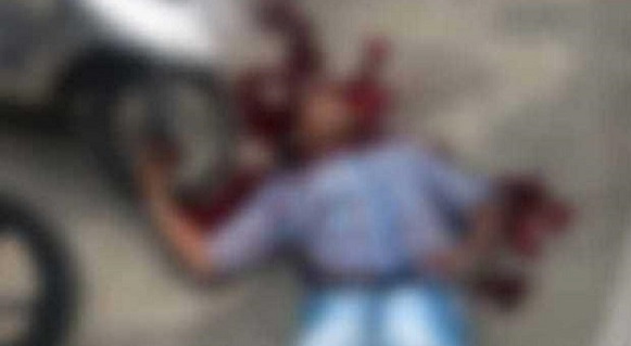 பளையில் மோட்டார் சைக்கிளில் சென்ற ஒருவர் துரத்தித் துரத்தி வெட்டிப் படுகொலை!