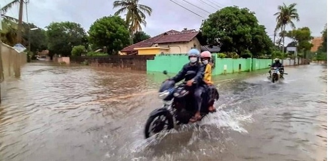 வெள்ளத்தில் மிதக்கும் நல்லூர்…!