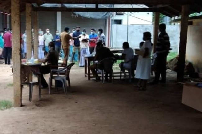 யாழில் தொற்று இல்லாதவரை கொரோனா நோயாளிகளுடன் மருத்துவமனைக்கு கொண்டு சென்ற அவலம்!