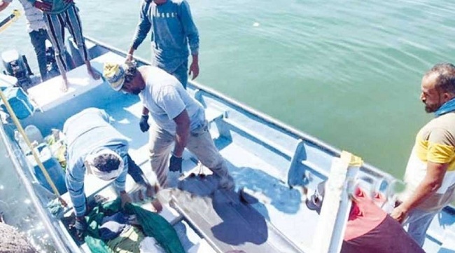 கடலில் மூழ்கிய படகு: 4 மீனவர்கள் சடலமாக மீட்பு