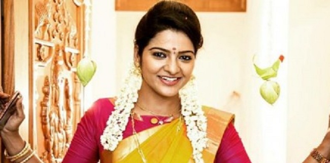 பிரபல நடிகை சித்ரா தூக்கிட்டு தற்கொலை….