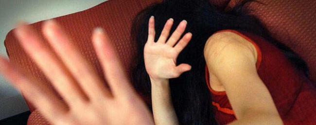 மனைவியை 13 முறை கத்தியால் குத்திய கணவன்!